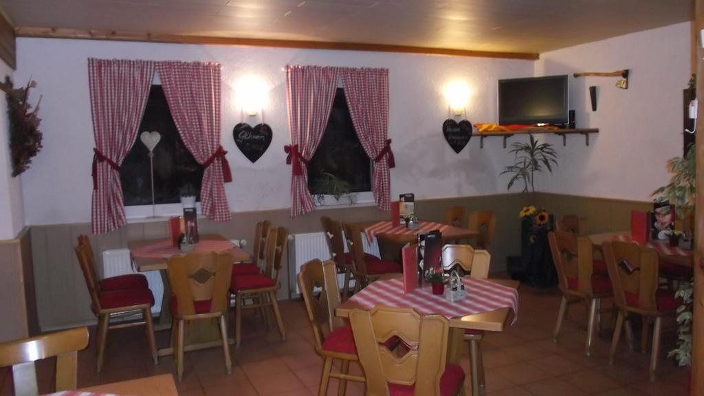 Gasthof Lindenkrug Broderstorf Zewnętrze zdjęcie
