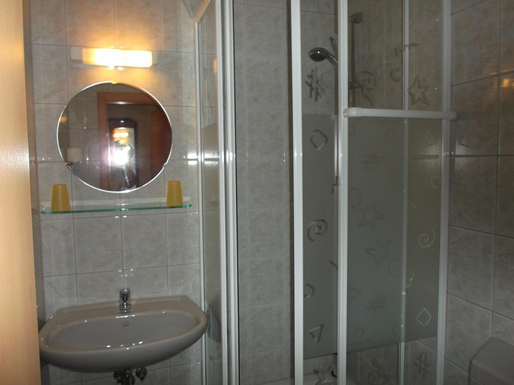Gasthof Lindenkrug Broderstorf Zewnętrze zdjęcie